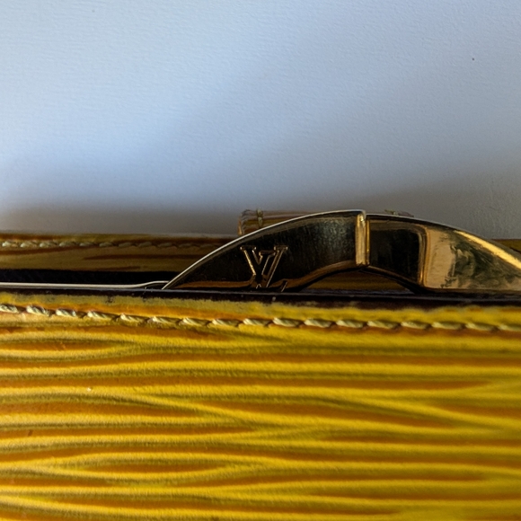 Authentic Louis Vuitton Yellow Epi Leather Kisslock Wallet - Picture 8 of 14